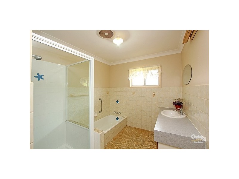 15 Marine St, Redland Bay QLD 4165