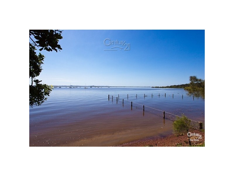 329 Esplanade, Redland Bay QLD 4165