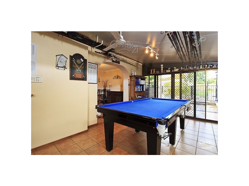 4 Sandra Court, Redland Bay QLD 4165