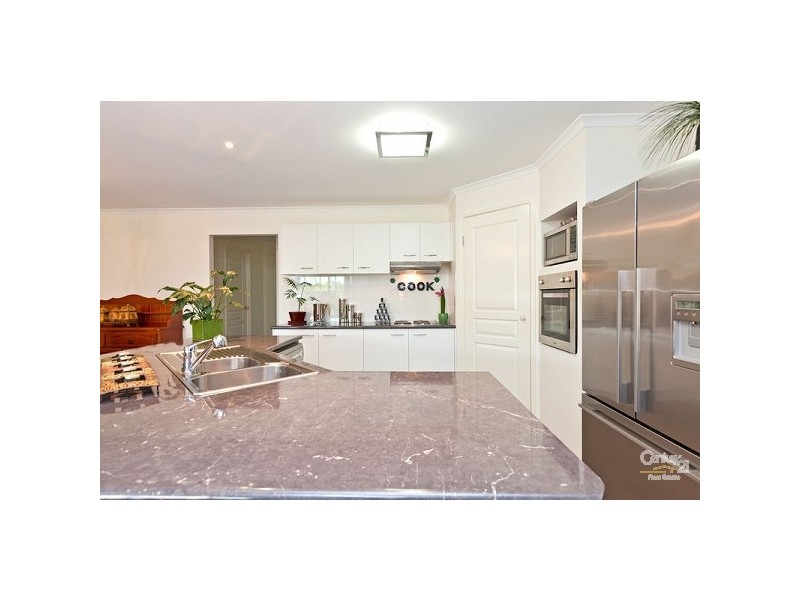 2 Portland Pde, Redland Bay QLD 4165