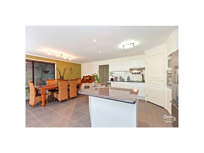 2 Portland Pde, Redland Bay QLD 4165