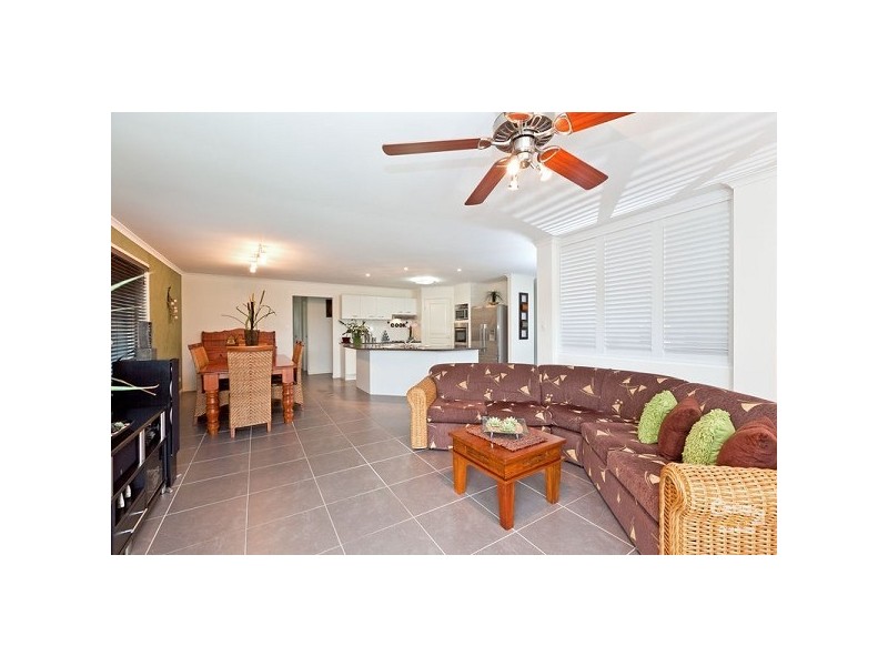 2 Portland Pde, Redland Bay QLD 4165
