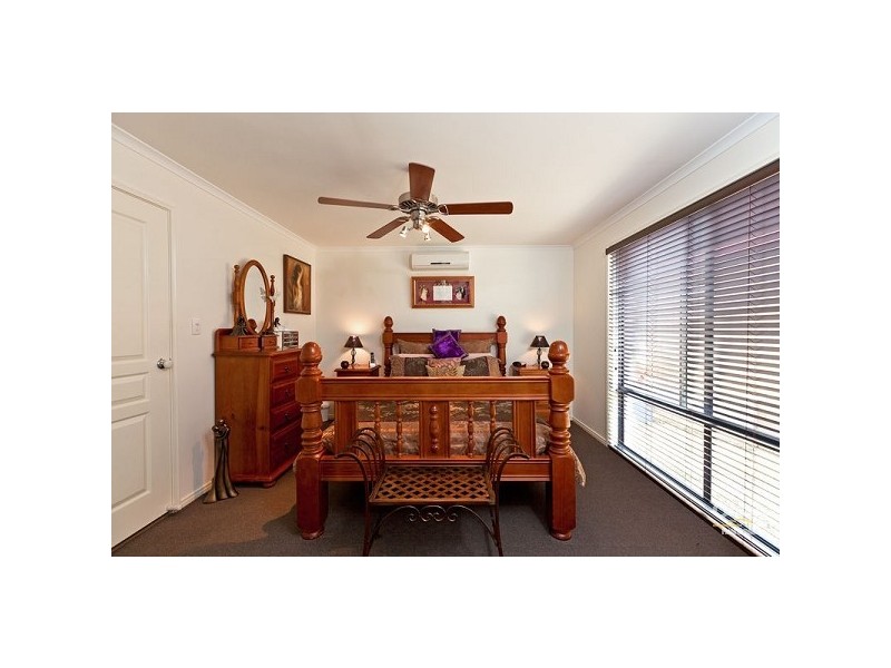 2 Portland Pde, Redland Bay QLD 4165