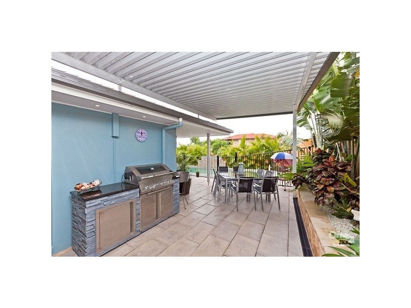 2 Portland Pde, Redland Bay QLD 4165