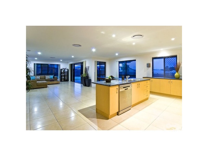 10 Cole St, Redland Bay QLD 4165