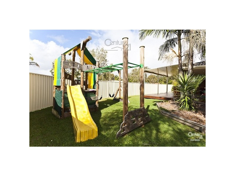 17 Poinciana Ave, Victoria Point QLD 4165