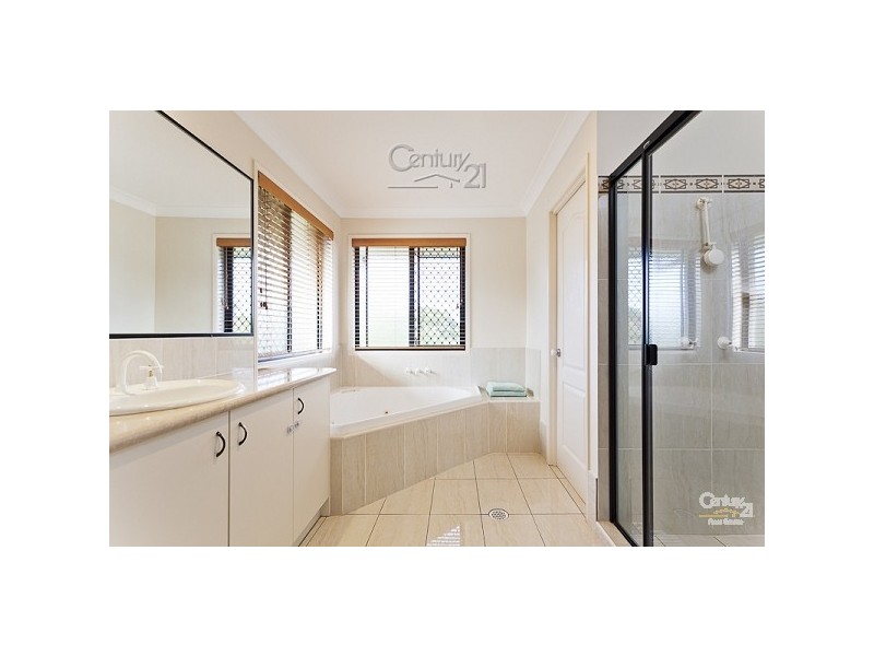 15 Lindeman Place, Redland Bay QLD 4165