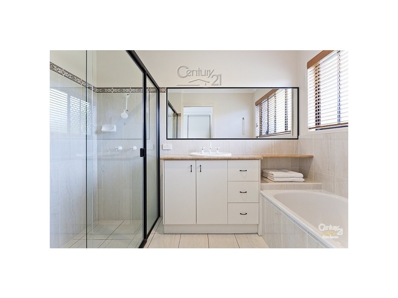 15 Lindeman Place, Redland Bay QLD 4165