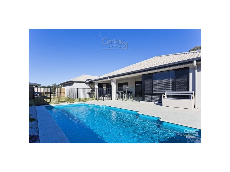 15 Magnetic Place, Redland Bay QLD 4165