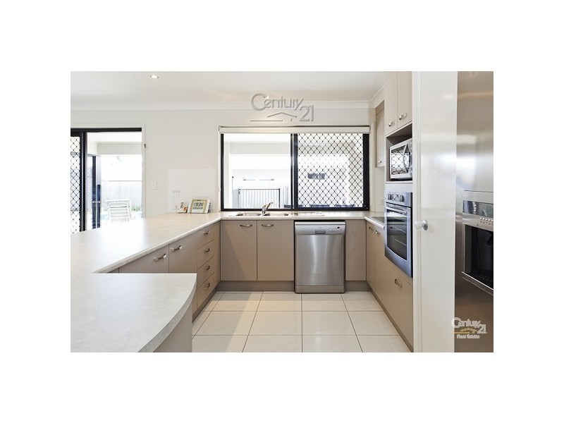15 Magnetic Place, Redland Bay QLD 4165
