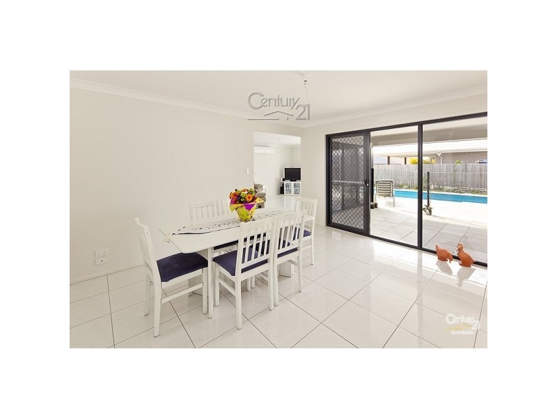 15 Magnetic Place, Redland Bay QLD 4165