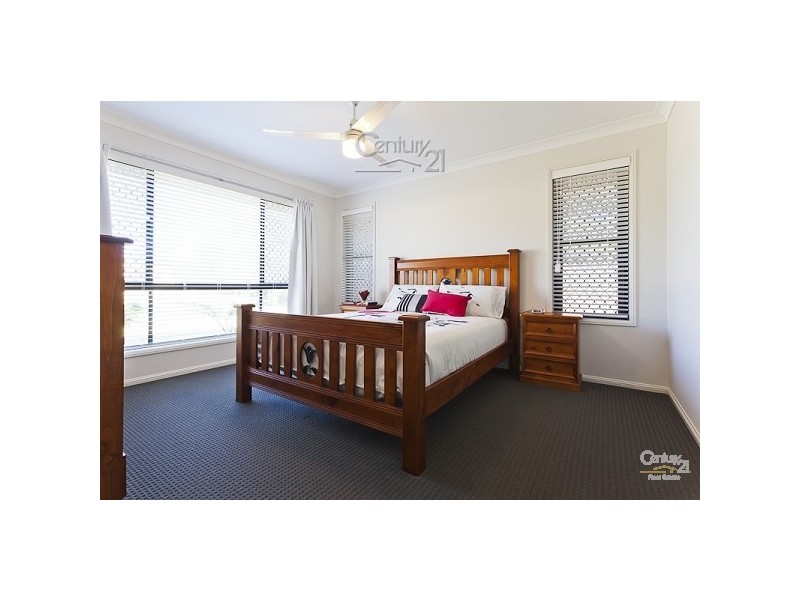 15 Magnetic Place, Redland Bay QLD 4165