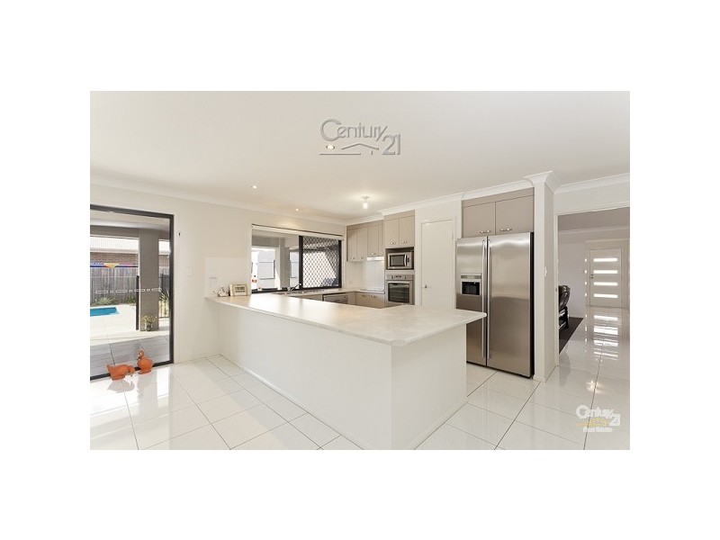 15 Magnetic Place, Redland Bay QLD 4165
