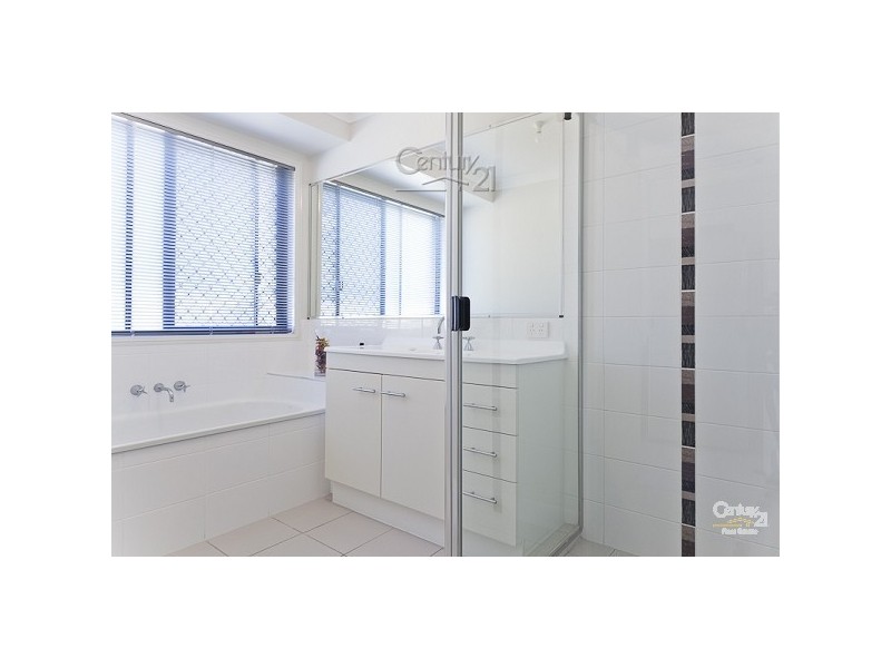 15 Magnetic Place, Redland Bay QLD 4165