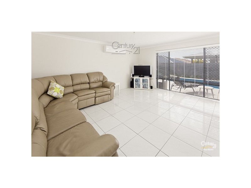 15 Magnetic Place, Redland Bay QLD 4165