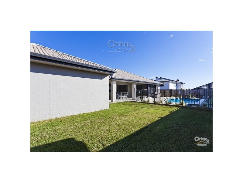 15 Magnetic Place, Redland Bay QLD 4165