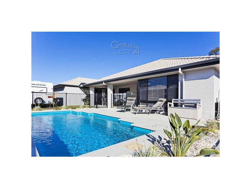 15 Magnetic Place, Redland Bay QLD 4165