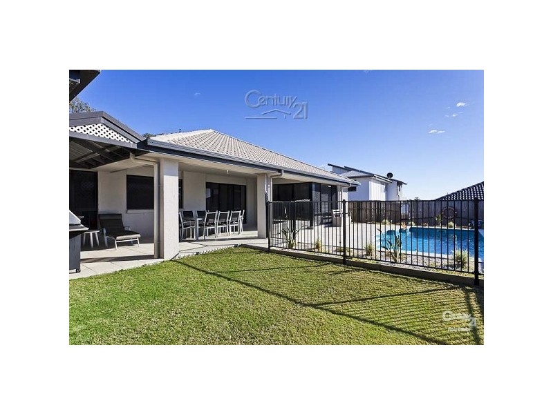 15 Magnetic Place, Redland Bay QLD 4165