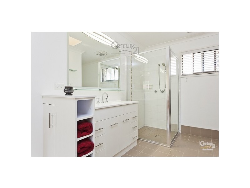 5 Pine Terrace, Redland Bay QLD 4165