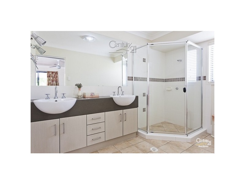 33 Parklink Drive, Redland Bay QLD 4165