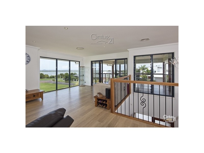 12 Haslingden Dve, Redland Bay QLD 4165