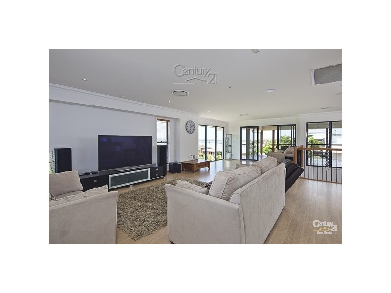 12 Haslingden Dve, Redland Bay QLD 4165