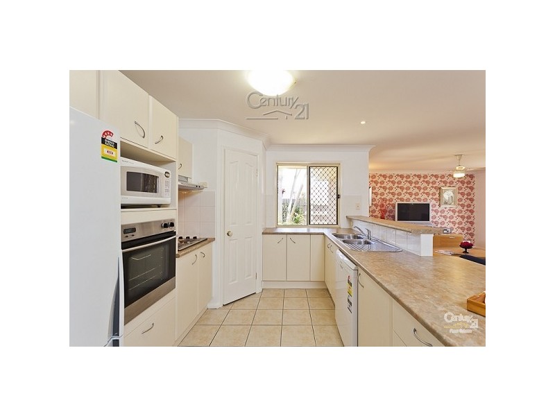 8 Spinnaker Circuit, Redland Bay QLD 4165
