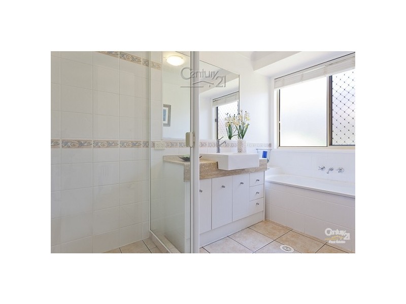 8 Spinnaker Circuit, Redland Bay QLD 4165