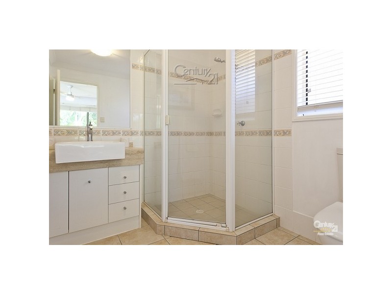 8 Spinnaker Circuit, Redland Bay QLD 4165