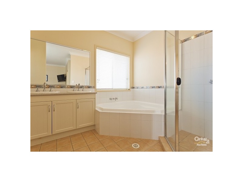 24 Kimbolton Drive, Redland Bay QLD 4165