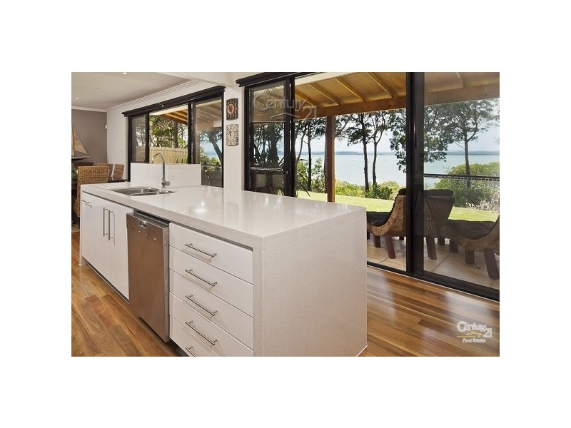 9 Bartlett Terrace, Redland Bay QLD 4165