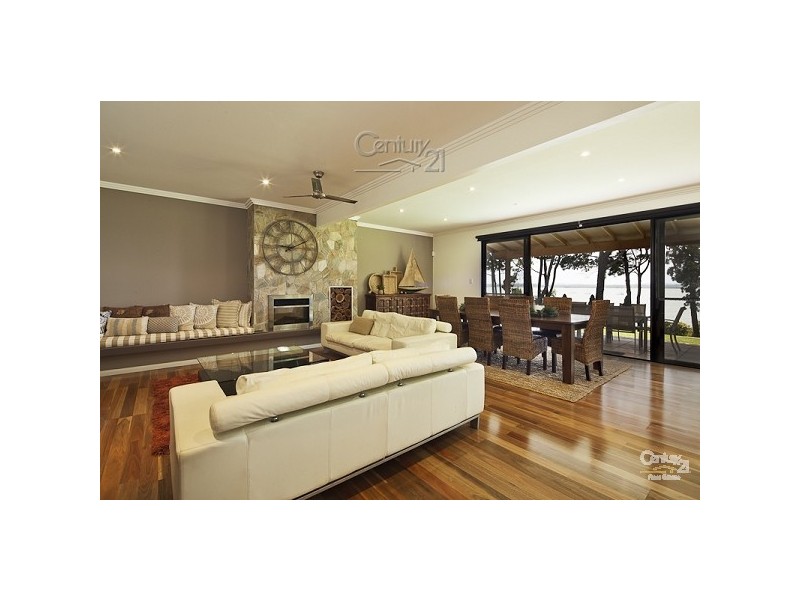 9 Bartlett Terrace, Redland Bay QLD 4165