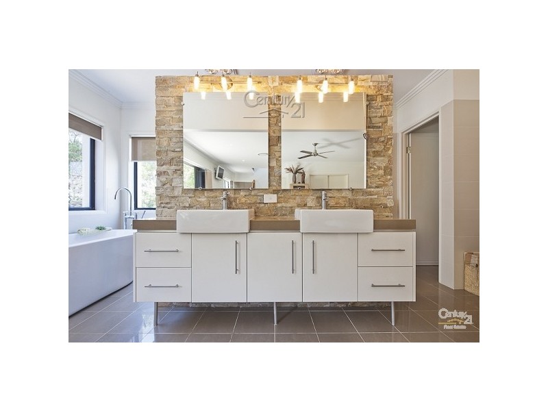 9 Bartlett Terrace, Redland Bay QLD 4165