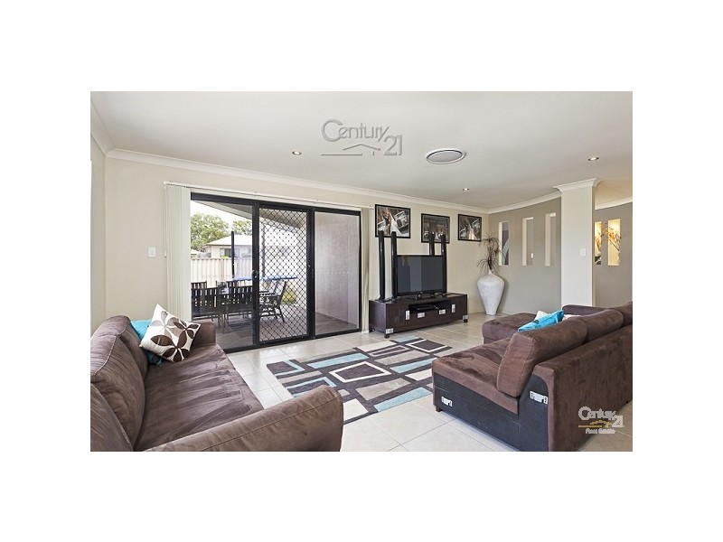 11 Poynter Street, Redland Bay QLD 4165