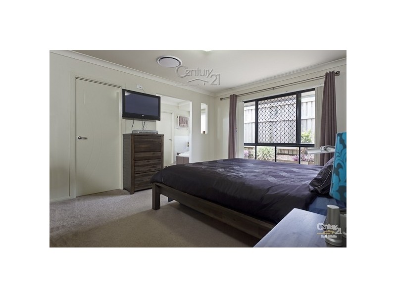 11 Poynter Street, Redland Bay QLD 4165