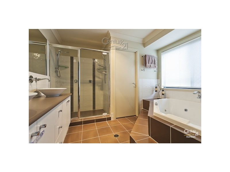 11 Poynter Street, Redland Bay QLD 4165