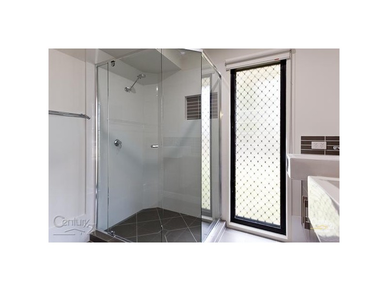 8 Pyrus Place, Redland Bay QLD 4165