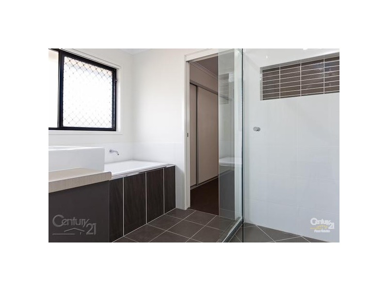 8 Pyrus Place, Redland Bay QLD 4165