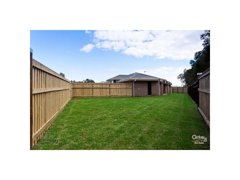 8 Pyrus Place, Redland Bay QLD 4165