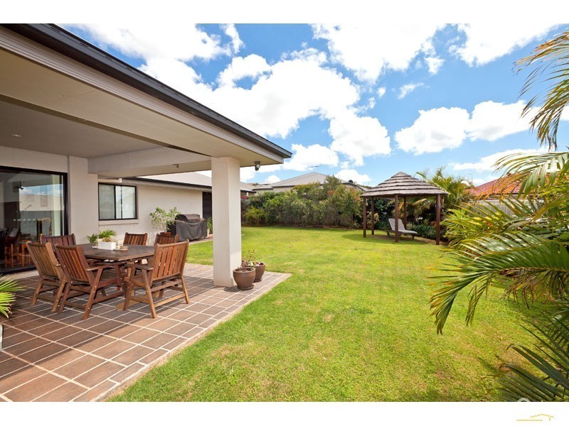 15 Cole Street, Redland Bay QLD 4165