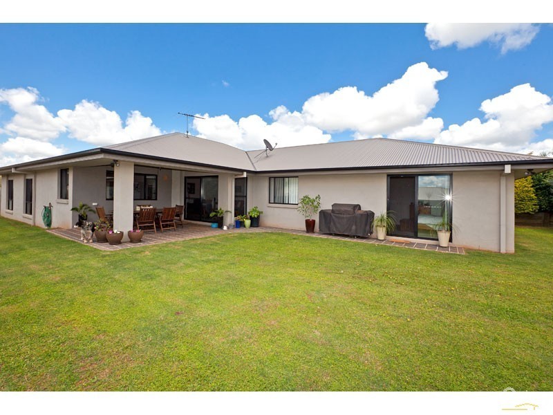 15 Cole Street, Redland Bay QLD 4165