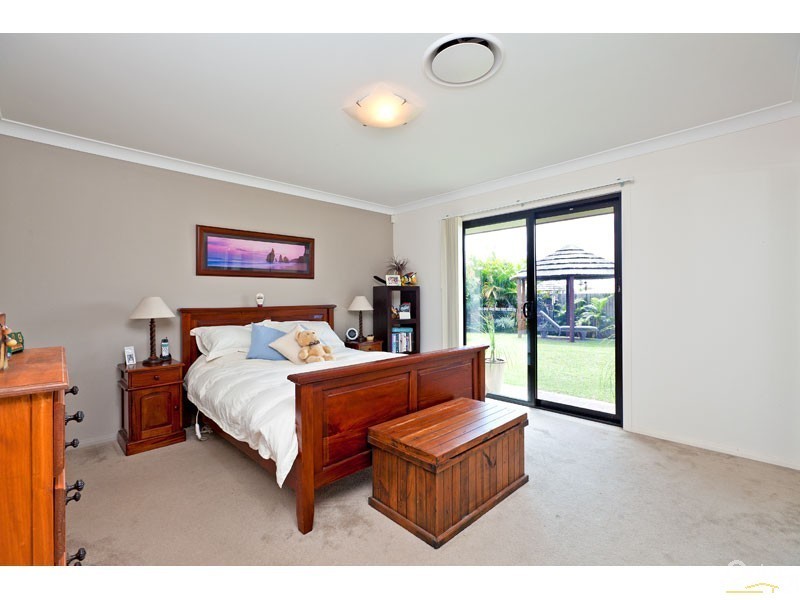 15 Cole Street, Redland Bay QLD 4165