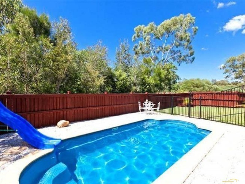 52 Ebony Cres, Redland Bay QLD 4165