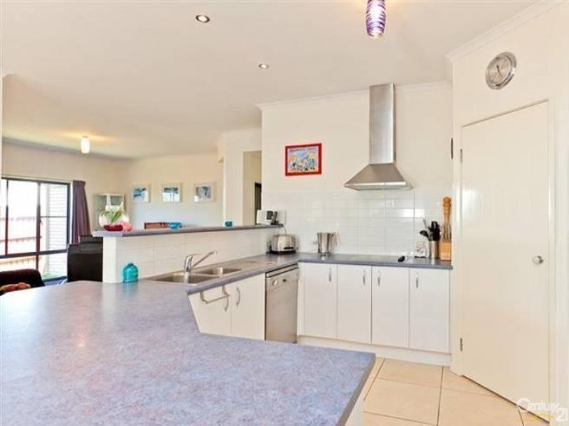 52 Ebony Cres, Redland Bay QLD 4165