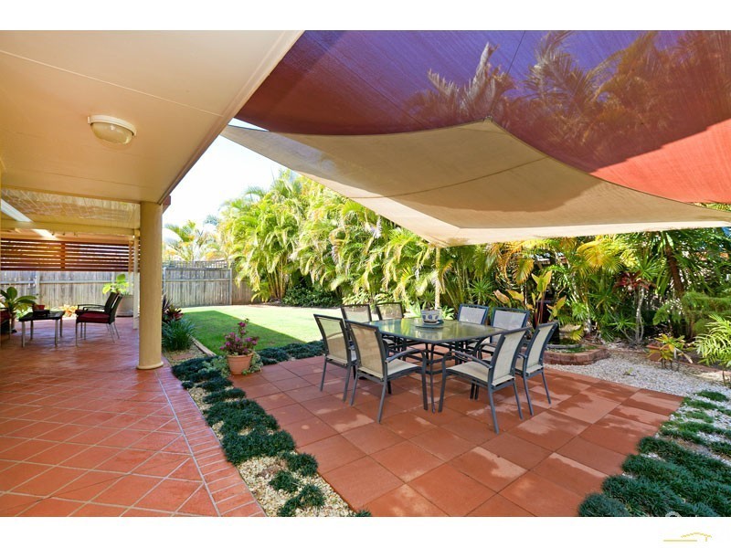 4 ST IVES CT, Redland Bay QLD 4165