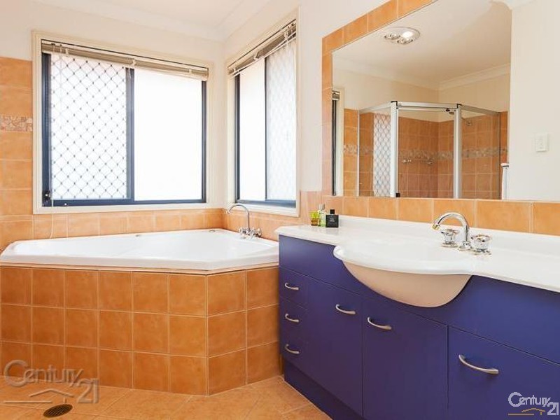 10 St Clair Court, Redland Bay QLD 4165