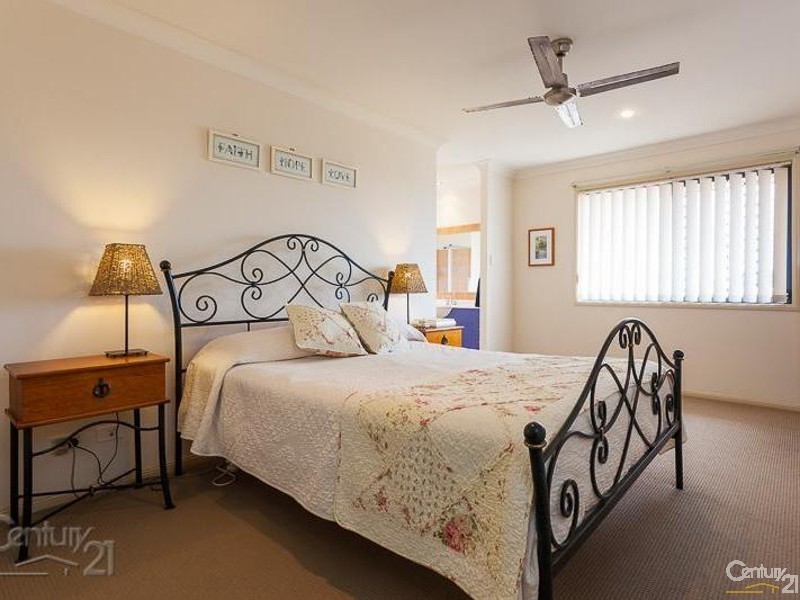 10 St Clair Court, Redland Bay QLD 4165