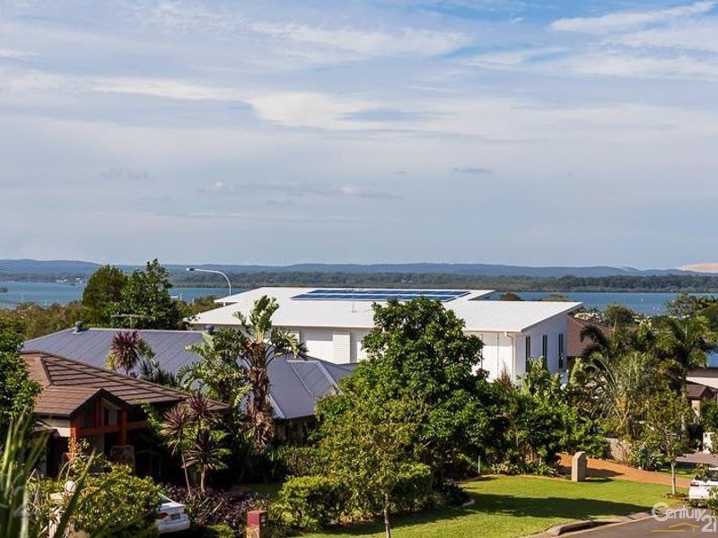 111 Habitat Dve, Redland Bay QLD 4165