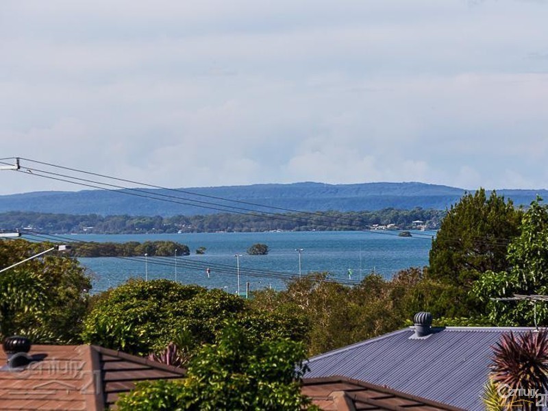 111 Habitat Dve, Redland Bay QLD 4165