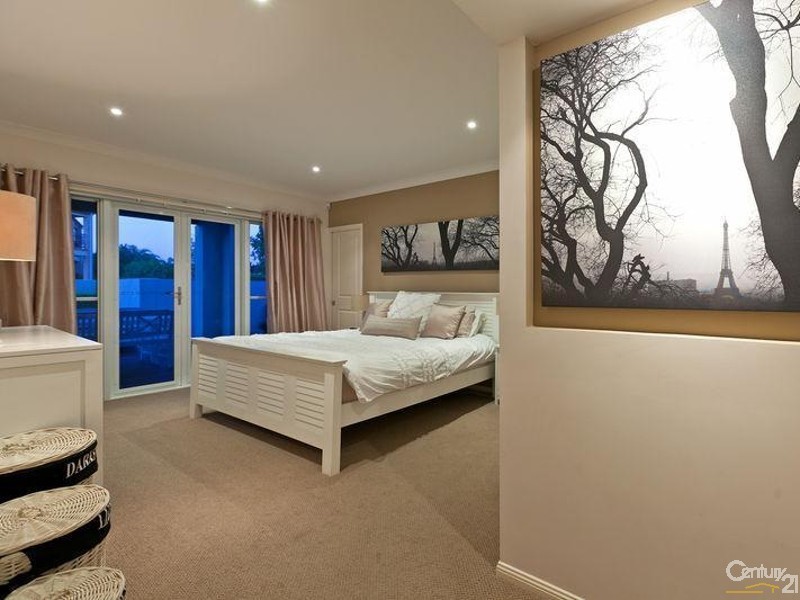 15 Brampton Close, Redland Bay QLD 4165